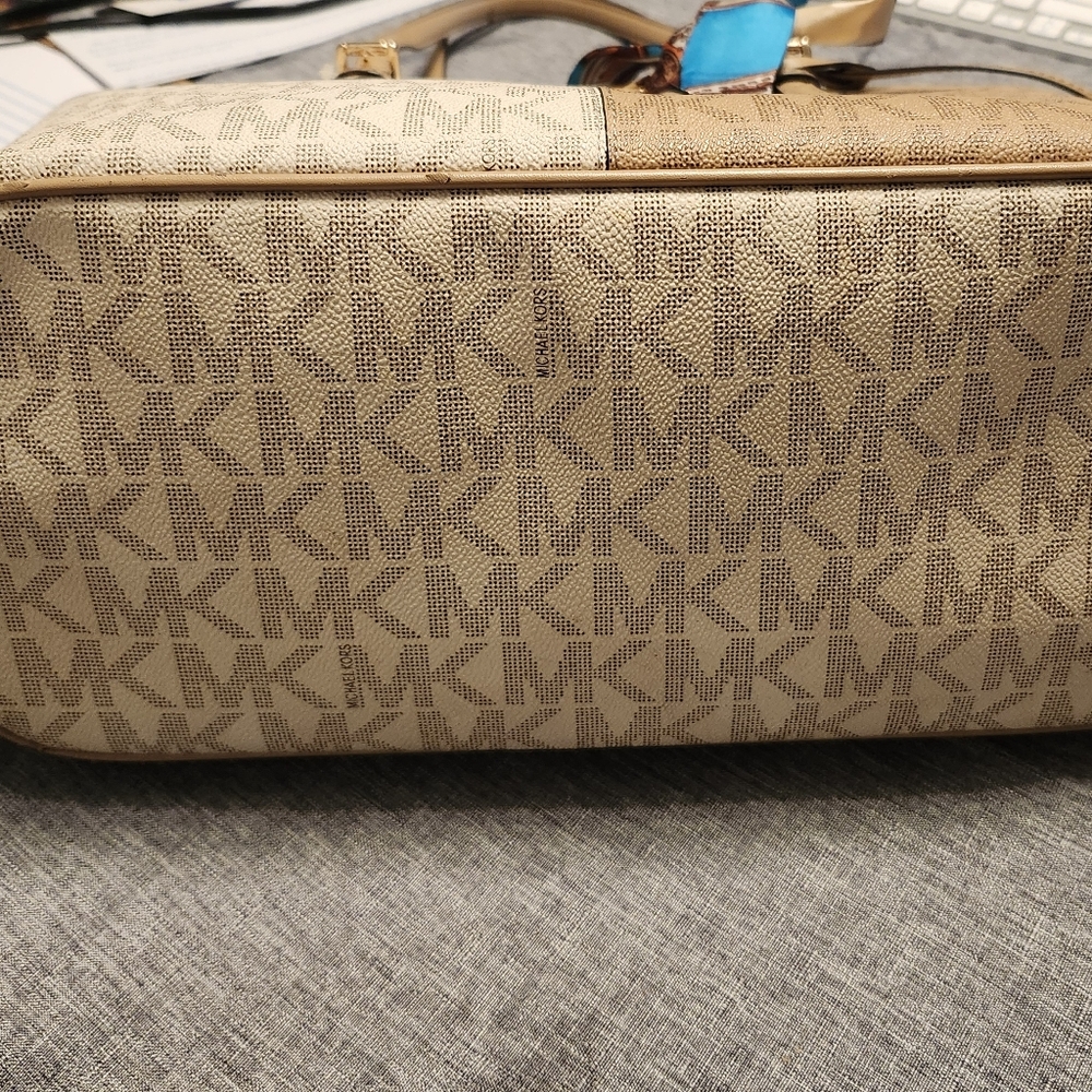 Michael Kors Large Jet Set Camel Multicolor Zip Top Tote - Picture 13 of 16